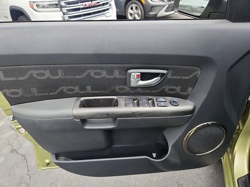 Used 2013 Kia Soul + w/ Audio Pkg FWD image 16
