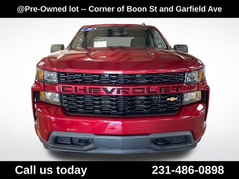 Used 2020 Chevrolet Silverado 1500 Custom w/ Custom Value Package AWD/4WD image 8