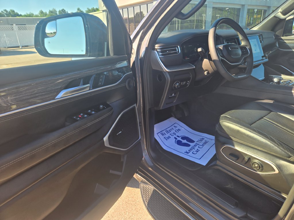 Used 2022 Jeep Wagoneer Series II AWD/4WD image 6