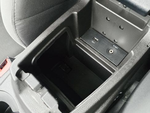 Used 2014 Ford Focus SE w/ SE Winter Package FWD image 21
