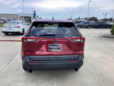 Used 2021 Toyota RAV4 LE FWD image 6