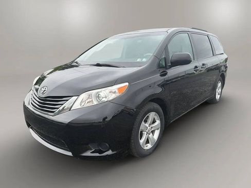 Used 2014 Toyota Sienna LE FWD image 3