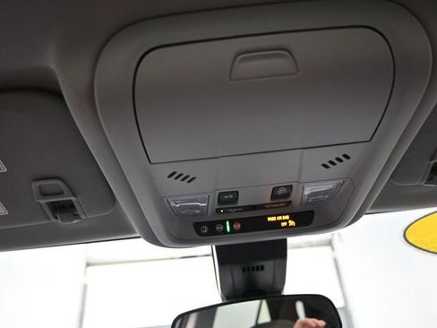 Used 2024 Chevrolet Equinox LT FWD image 12