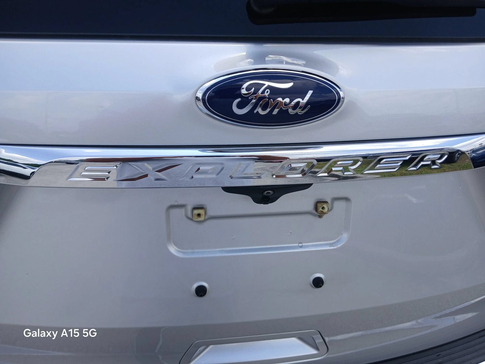Used 2018 Ford Explorer XLT w/ Equipment Group 202A AWD/4WD image 17