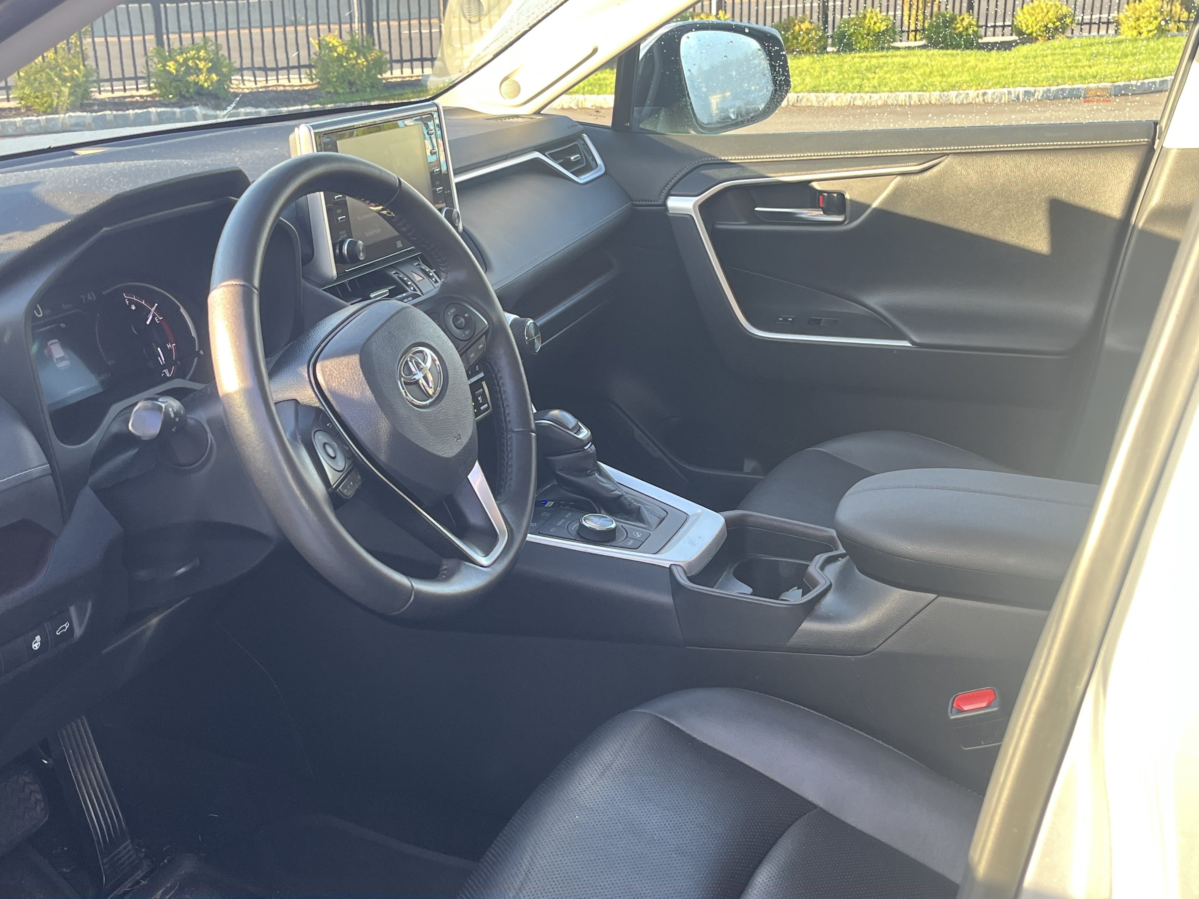 Used 2020 Toyota RAV4 Limited w/ Limited Grade Weather Package AWD/4WD image 5