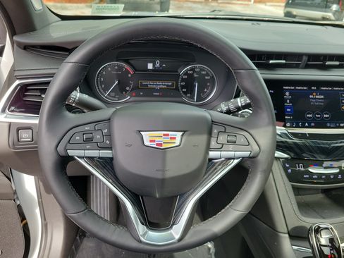 Used 2024 Cadillac XT6 Premium Luxury FWD image 21