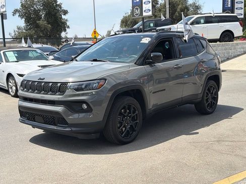 Used 2023 Jeep Compass Latitude AWD/4WD image 6