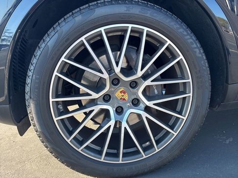 Used 2019 Porsche Cayenne image 29