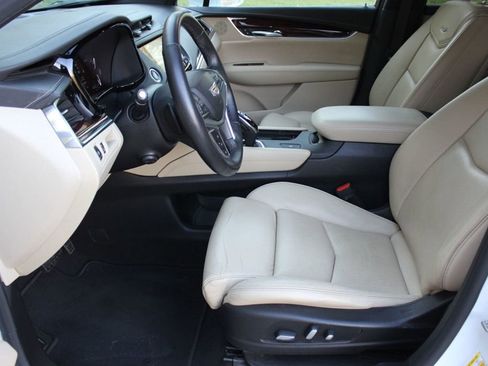 Used 2017 Cadillac XT5 Luxury w/ Driver Awareness Package image 11