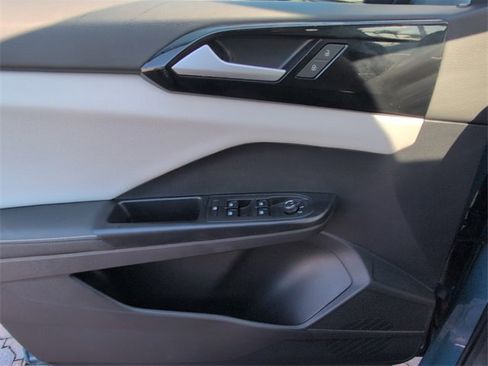 Certified 2025 Volkswagen Taos S image 28