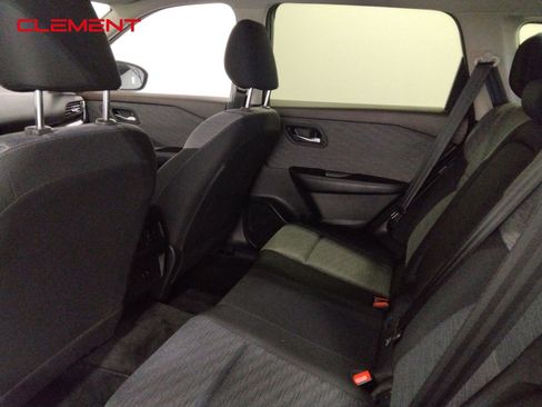 Used 2023 Nissan Rogue SV image 28