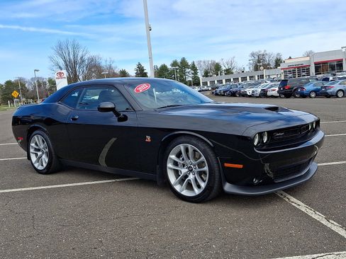 Used 2022 Dodge Challenger R/T Scat Pack image 1