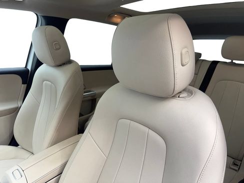 Used 2022 Mercedes-Benz GLB 250 image 26