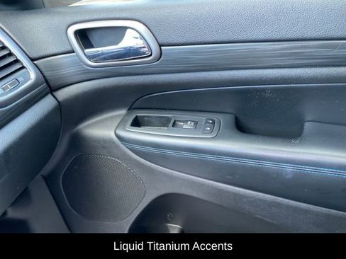 Used 2019 Jeep Grand Cherokee Laredo image 28