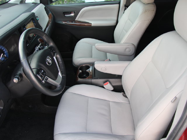 Used 2015 Toyota Sienna Limited Premium FWD image 15