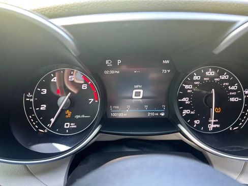 Used 2019 Alfa Romeo Giulia Ti Sport w/ Quick Order Package 22S Sport AWD/4WD image 18