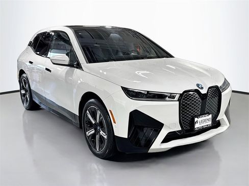 Used 2023 BMW iX xDrive50 w/ Sport Package image 3