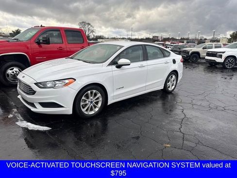 Used 2018 Ford Fusion SE image 2