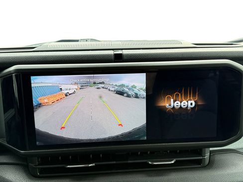 Used 2024 Jeep Wrangler Unlimited AWD/4WD image 15