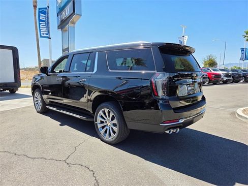 New 2025 Chevrolet Suburban Premier image 3
