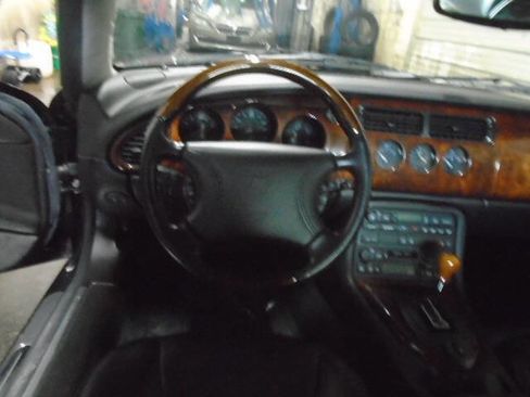 Used 2000 Jaguar XK8 Coupe image 12