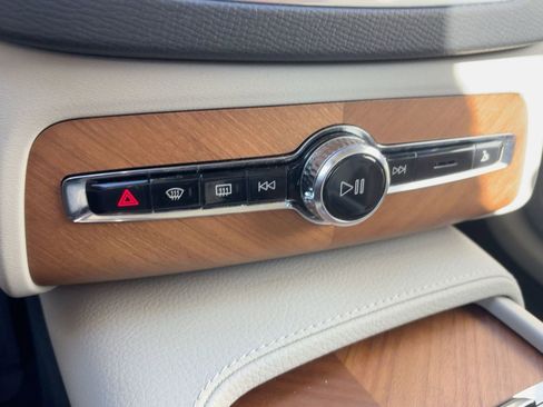 Certified 2021 Volvo XC90 T8 Inscription Expression w/ Climate Package image 19