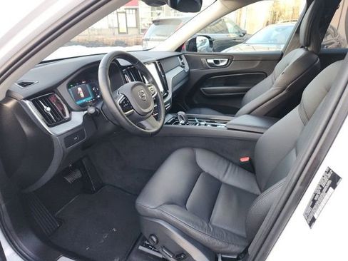 Certified 2025 Volvo XC60 B5 Plus image 9