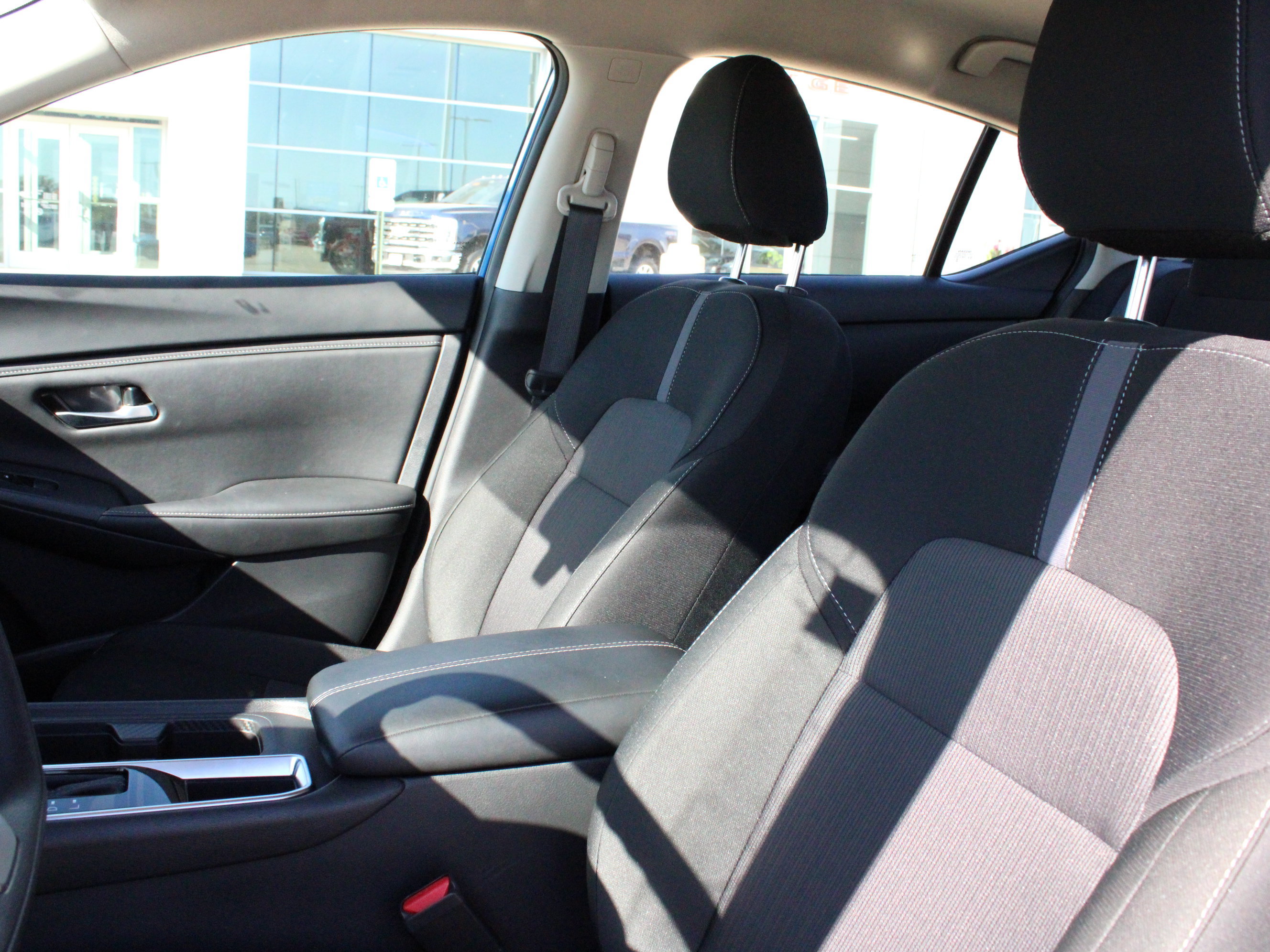 Used 2025 Nissan Sentra SV FWD image 14