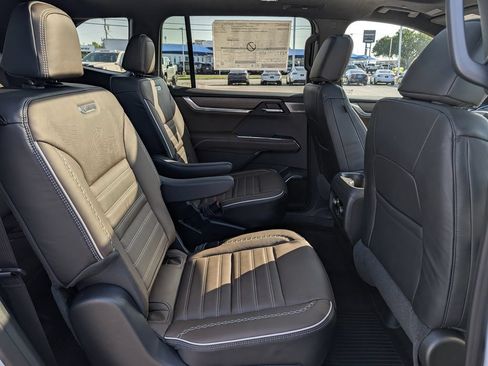 New 2026 GMC Acadia Denali Ultimate w/ LPO, Floor Liner Package AWD/4WD image 30