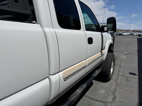 Used 2006 Chevrolet Silverado 2500 W/T w/ Skid Plate Package AWD/4WD image 24