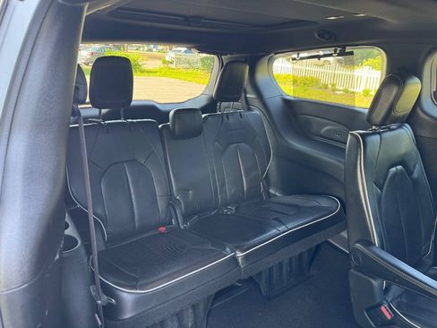 Used 2019 Chrysler Pacifica Limited w/ Advanced Safetytec Group FWD image 49