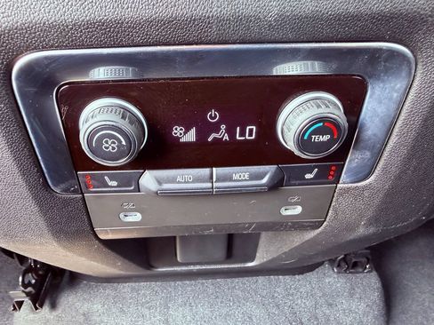 Used 2021 Chevrolet Tahoe Premier AWD/4WD image 40