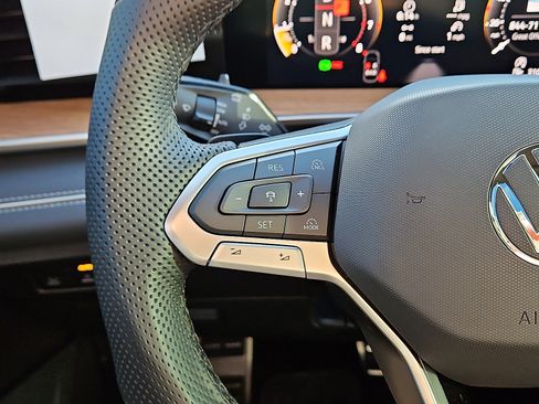 New 2026 Volkswagen Tiguan SEL R-Line image 17