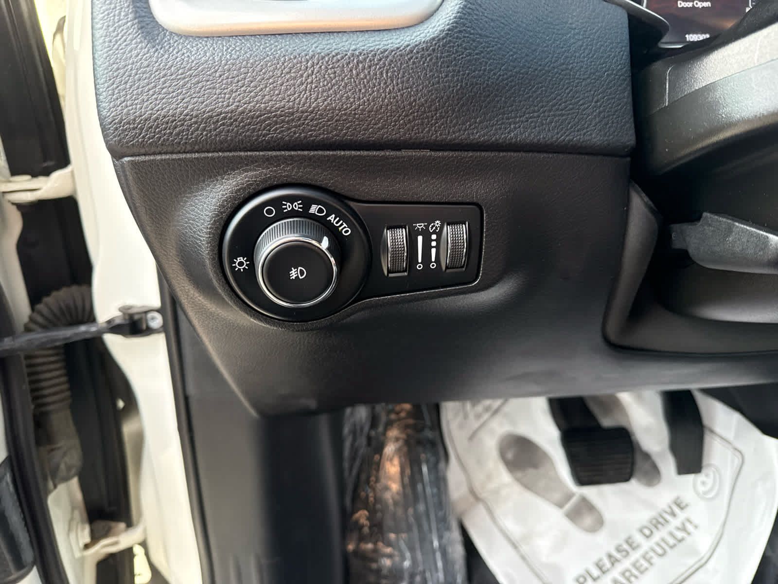 Used 2019 Jeep Compass Latitude w/ Popular Equipment Group AWD/4WD image 17