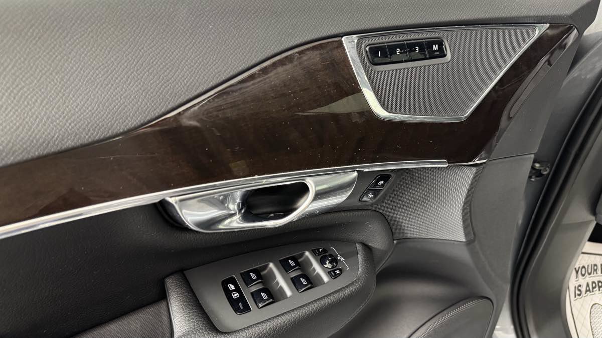 Used 2018 Volvo XC90 T6 Momentum w/ Convenience Package AWD/4WD image 15