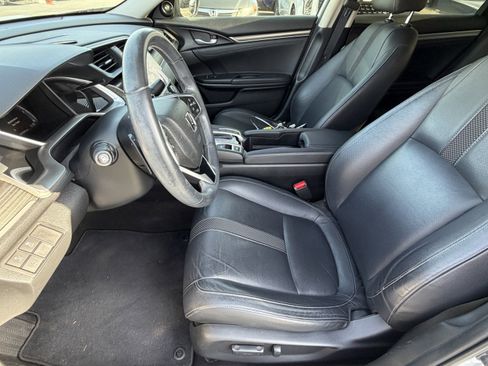 Used 2019 Honda Civic Touring image 11