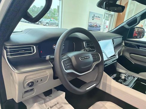 New 2026 Jeep Grand Wagoneer Limited AWD/4WD image 21