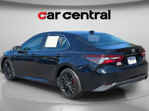 Used 2021 Toyota Camry XLE w/ Navigation Package AWD/4WD image 3
