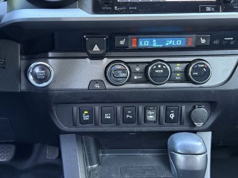 Used 2017 Toyota Tacoma TRD Off-Road image 14