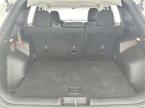 Used 2019 Jeep Cherokee Latitude w/ Popular Appearance Group image 27