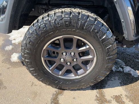 Used 2022 Jeep Gladiator Overland w/ Popular Equipment Package AWD/4WD image 16