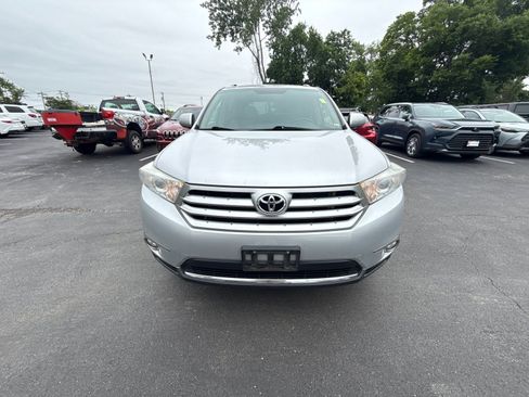 Used 2012 Toyota Highlander Limited w/ Tow Pkg FWD image 4