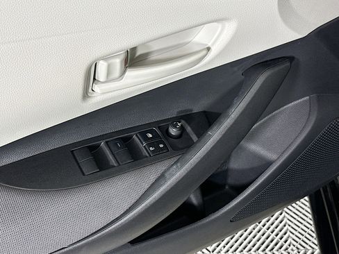 Used 2025 Toyota Corolla LE image 14