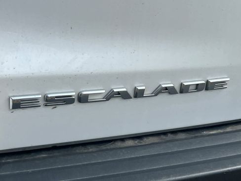 Used 2017 Cadillac Escalade Premium Luxury AWD/4WD image 13