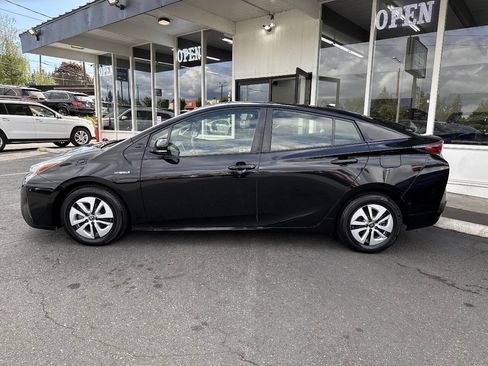 Used 2018 Toyota Prius Two w/ Prius Two Safety Plus Package FWD image 3