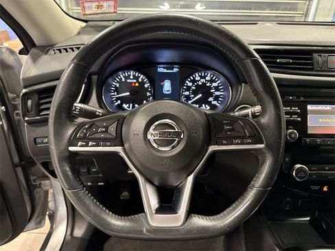 Used 2017 Nissan Rogue SV w/ SV Family Package image 17