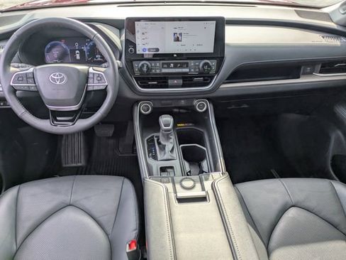 Used 2025 Toyota Grand Highlander AWD Hybrid image 18