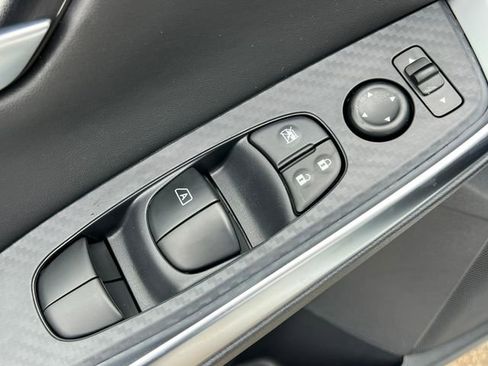 New 2025 Nissan Sentra SR FWD image 12