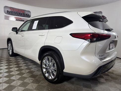 Used 2021 Toyota Highlander Limited FWD image 7