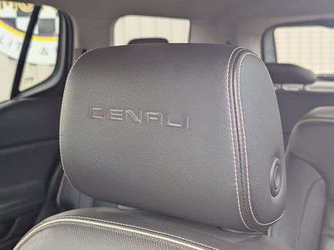 Used 2017 GMC Acadia Denali w/ Technology Package FWD image 13